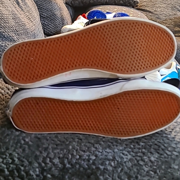 Vans - Picture 5 of 7